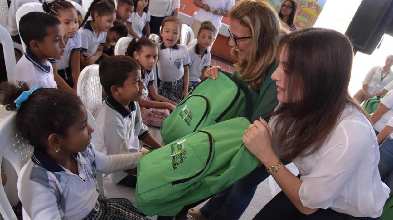 La Secretaria de Educación y la Primera Dama del Distrito en el inicio del año académico en Barranquilla.