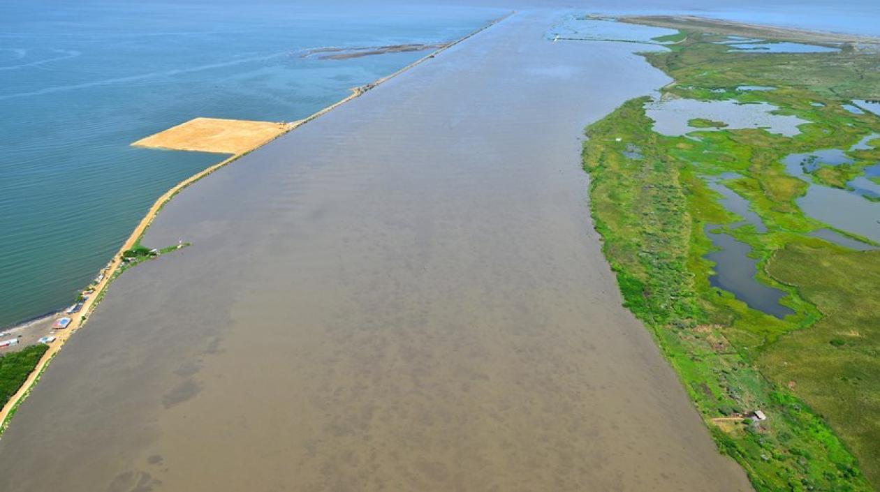 Con el dragado mejoran las condiciones de profundidad en el canal de acceso.