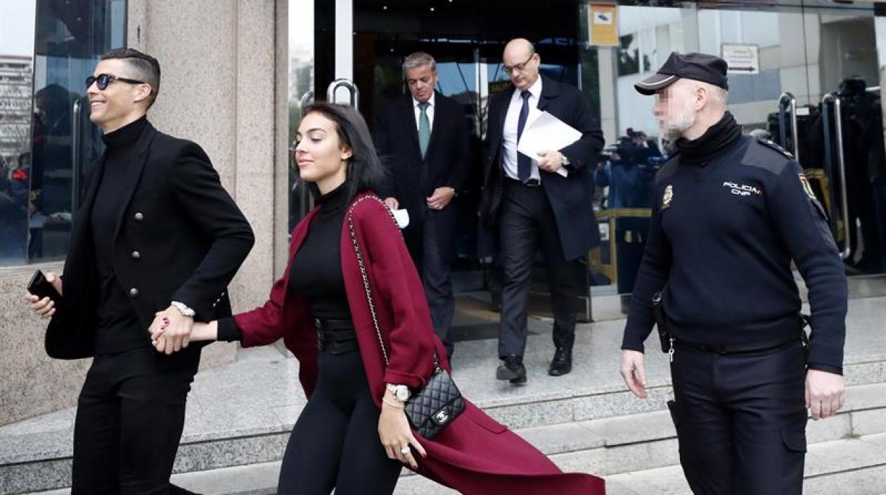 Cristiano Ronaldo saliendo de la audiencia.