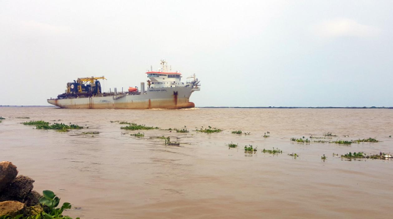 La improvisación también se refleja en recurrentes dragados de emergencia.