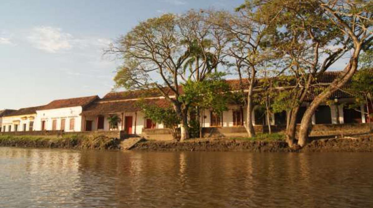 La zona ribereña registra un alto deterioro ambiental.