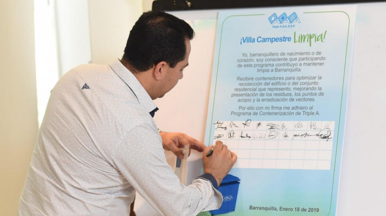 Los representantes de los conjuntos residenciales de Villa Campestre firmaron el programa de contenerización.