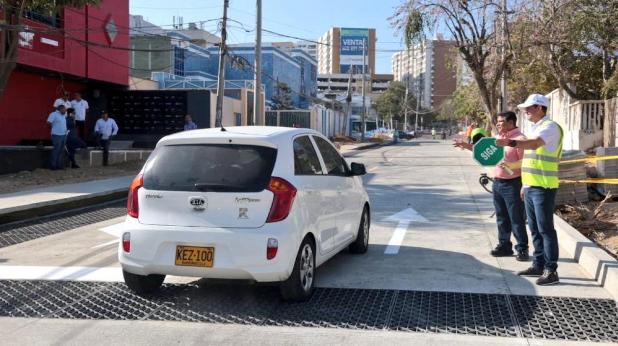Los secretarios de Infraestructura y Tránsito en la apertura de la vía.