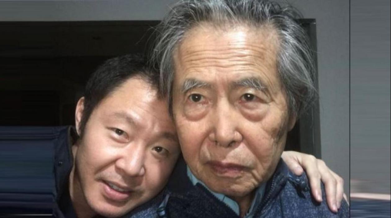 Kenji y Alberto Fujimori, expresidente de Perú.
