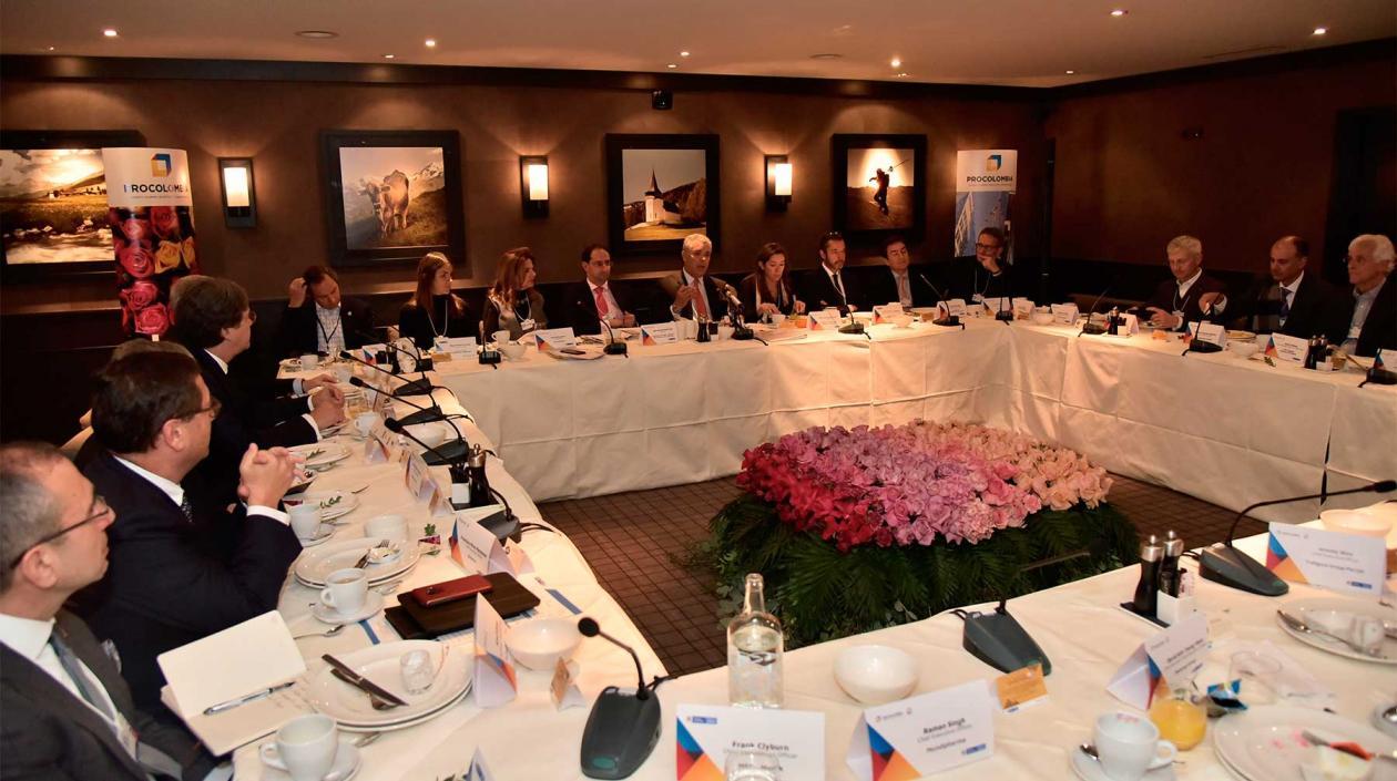 Presidente Iván Duque reunido con líderes empresariales en Davos.