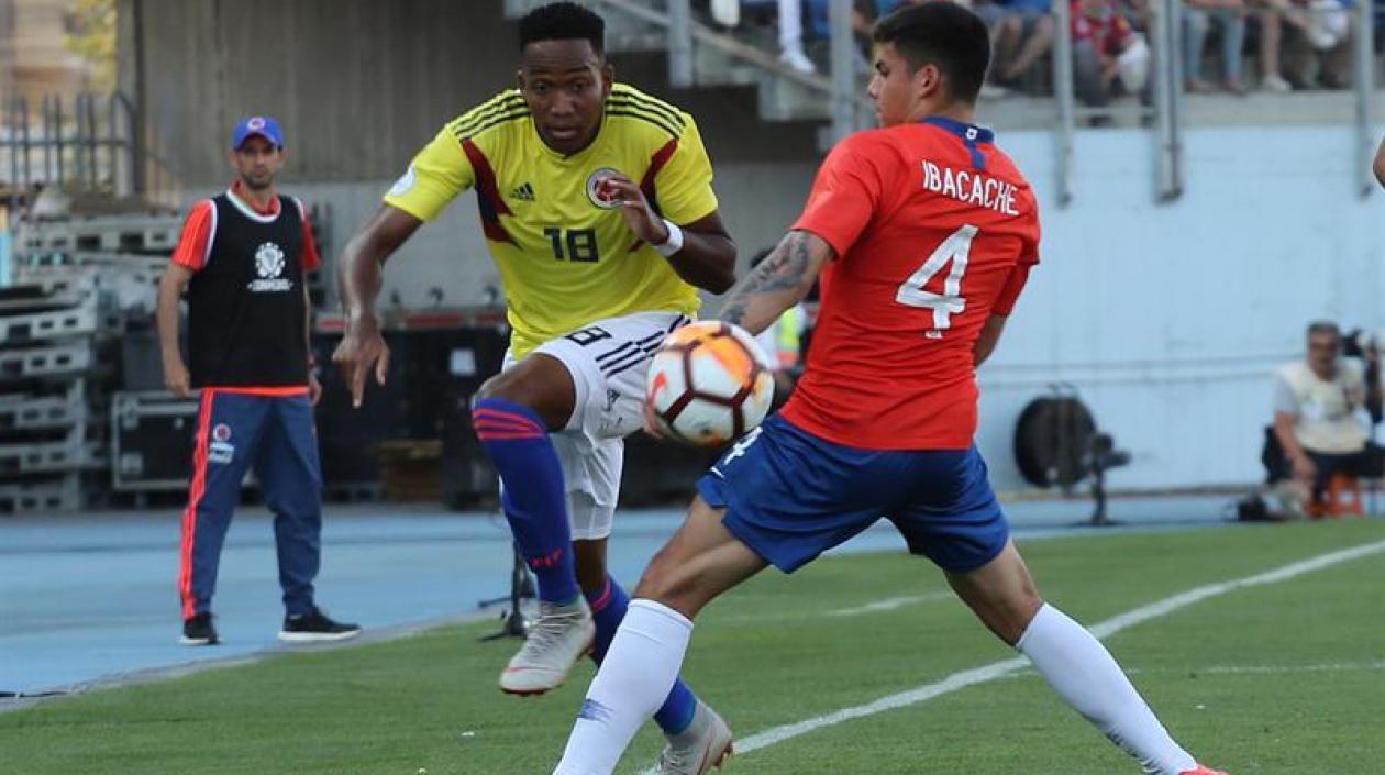 El colombiano Hayen Palacios superando la marca de Alex Ibacache.