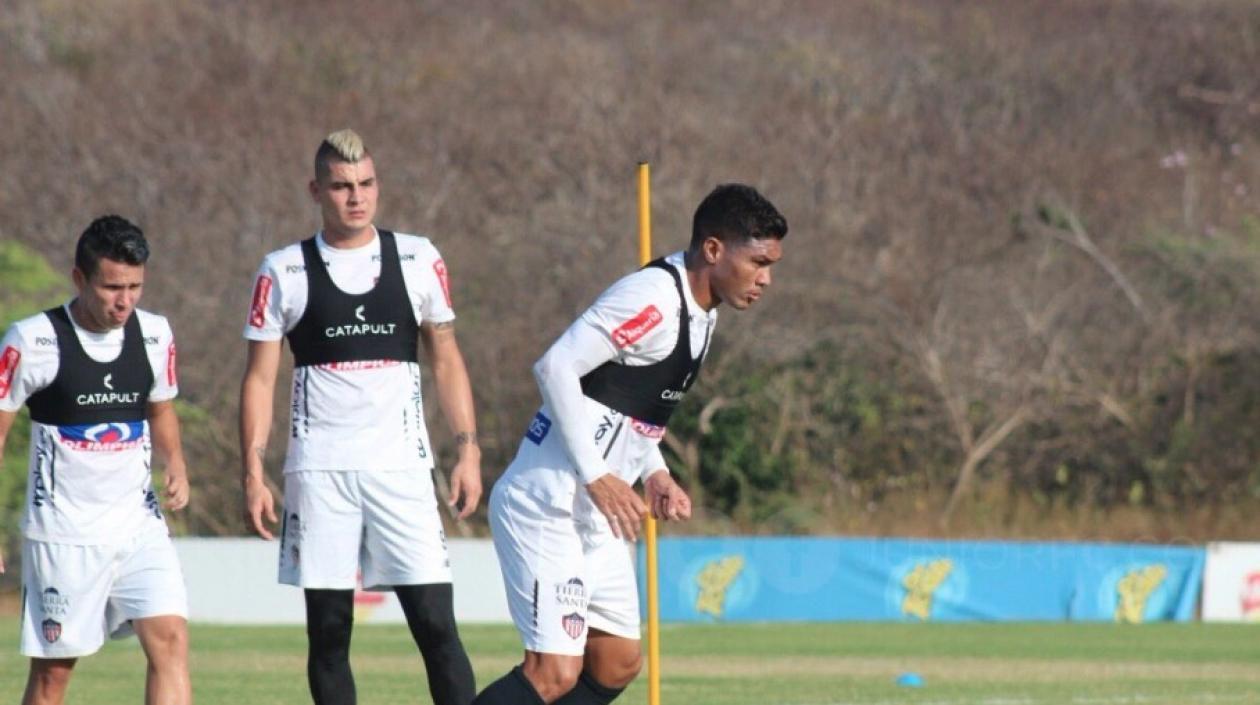 Michael Rangel (centro), durante el entrenamiento de ayer.