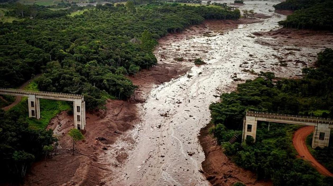 La ruptura de la presa de la minera Vale dejó al menos 9 víctimas mortales y alrededor de 300 desaparecidos.