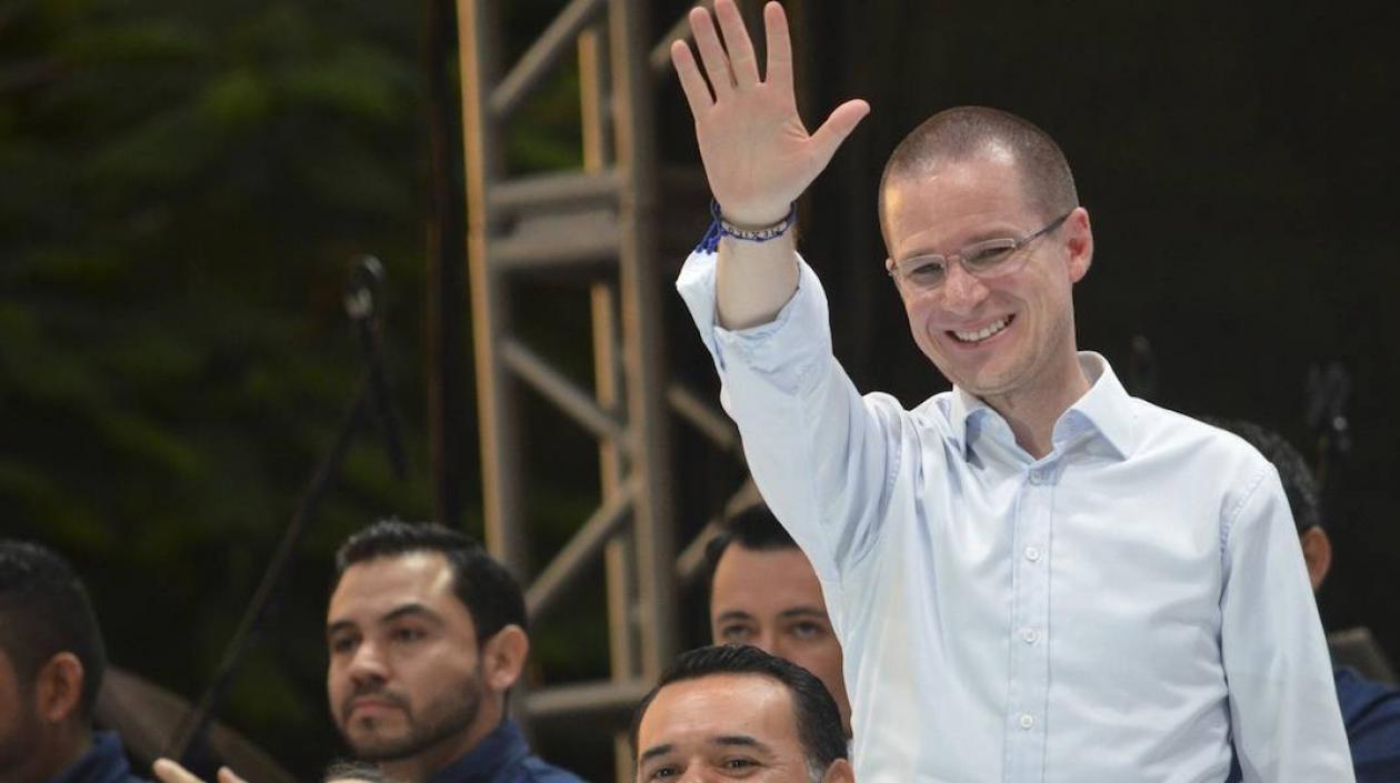 Excandidato presidencial Ricardo Anaya asociado al término "whitexicans" en redes.