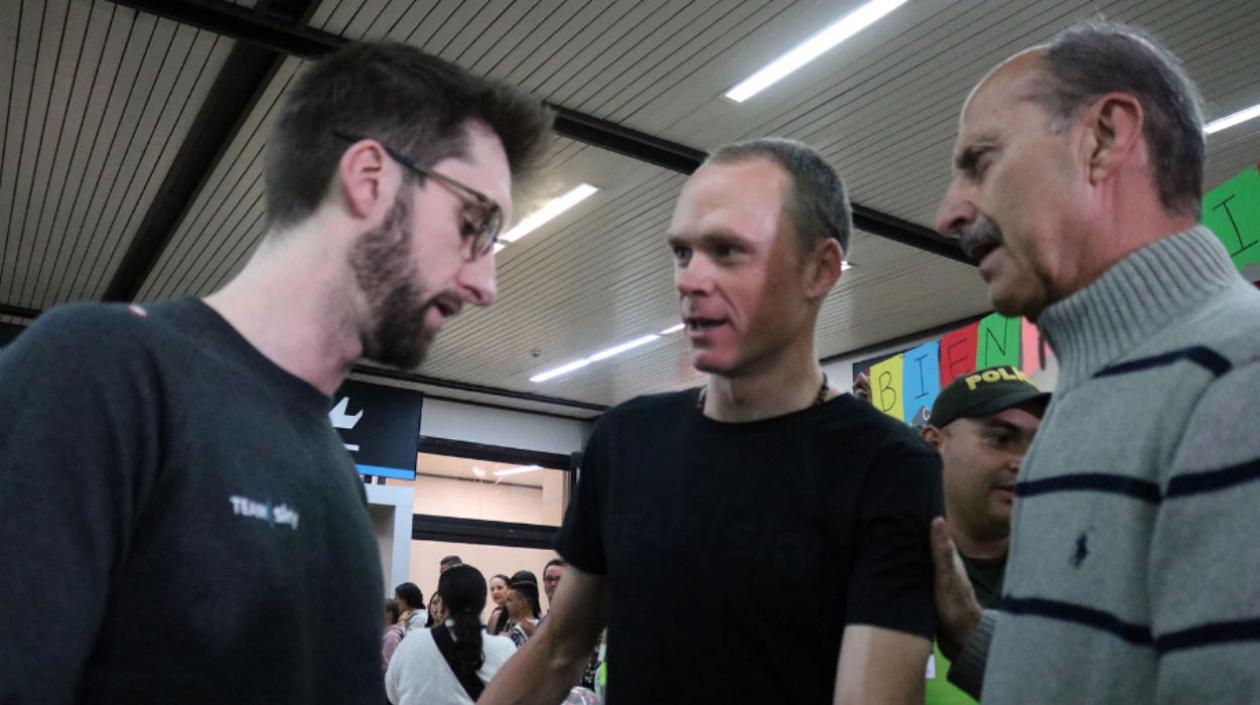 Chris Froome a su llegada al aeropuerto de Medellín. 