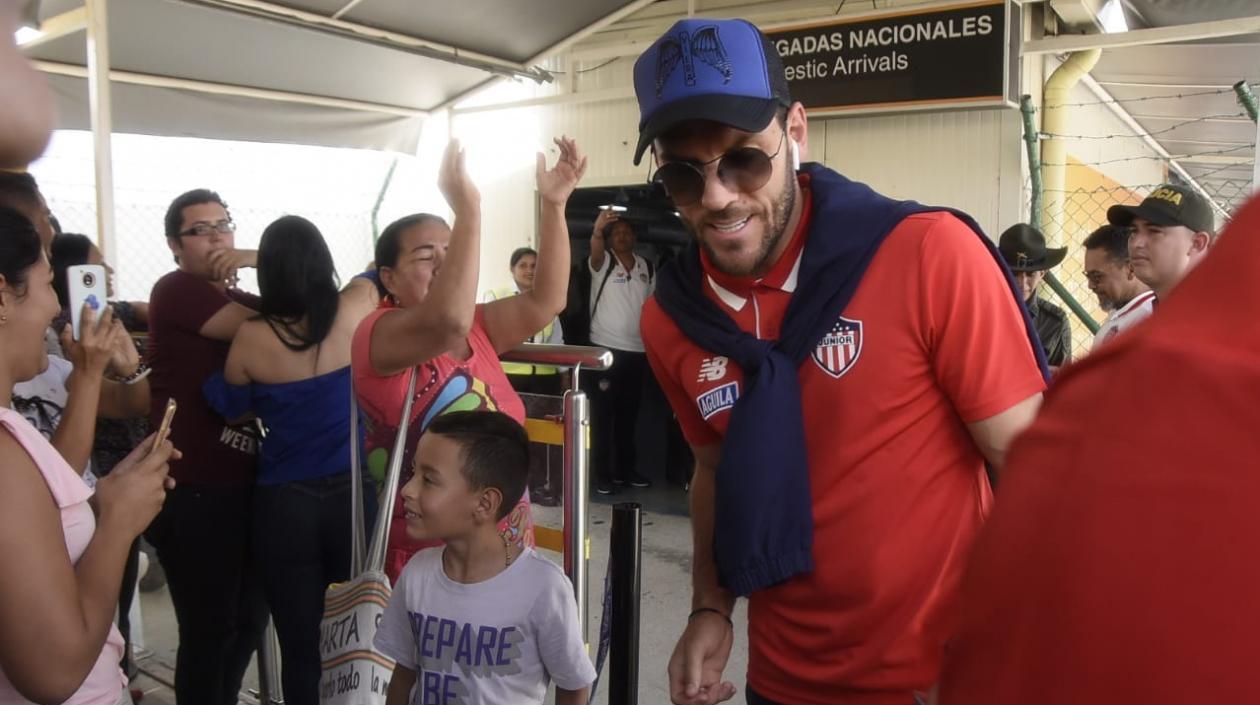 Sebastián Viera fue aclamado por la hinchada tiburona.