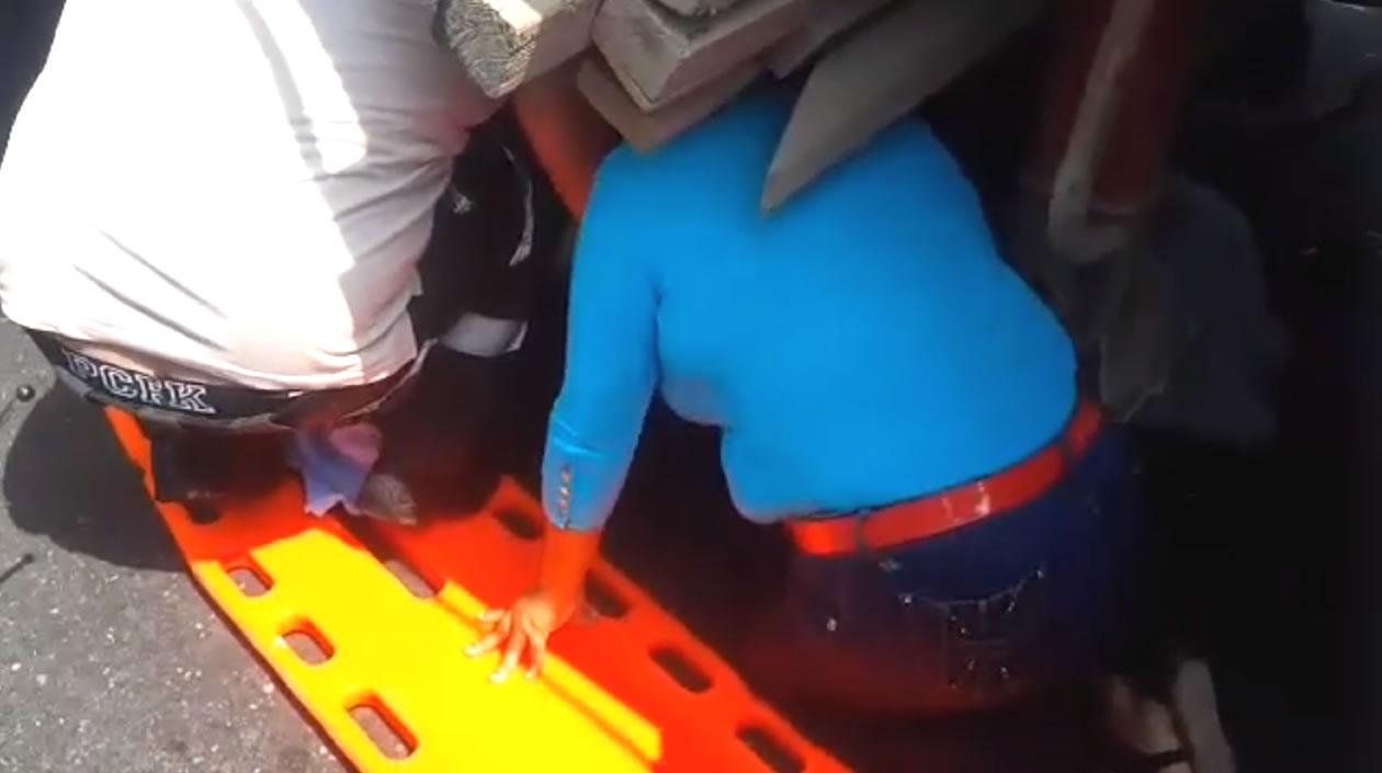 Los lesionados por el accidente de tránsito fueron atendidos por paramédicos.