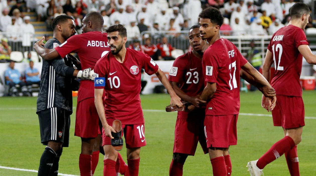 Jugadores de Catar celebran su paso a la final. 