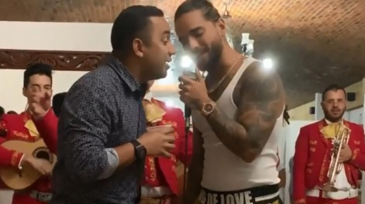 Los cantantes Maluma y Felipe Peláez.