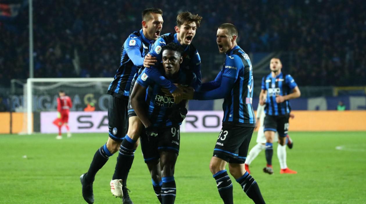 Duván Zapata festeja uno de sus dos tantos ante la Juventus. 