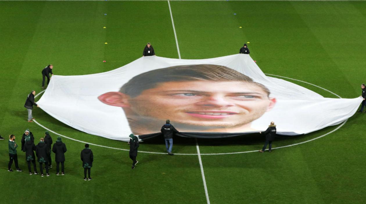 Pancarta con el rostro de Emiliano Sala. 