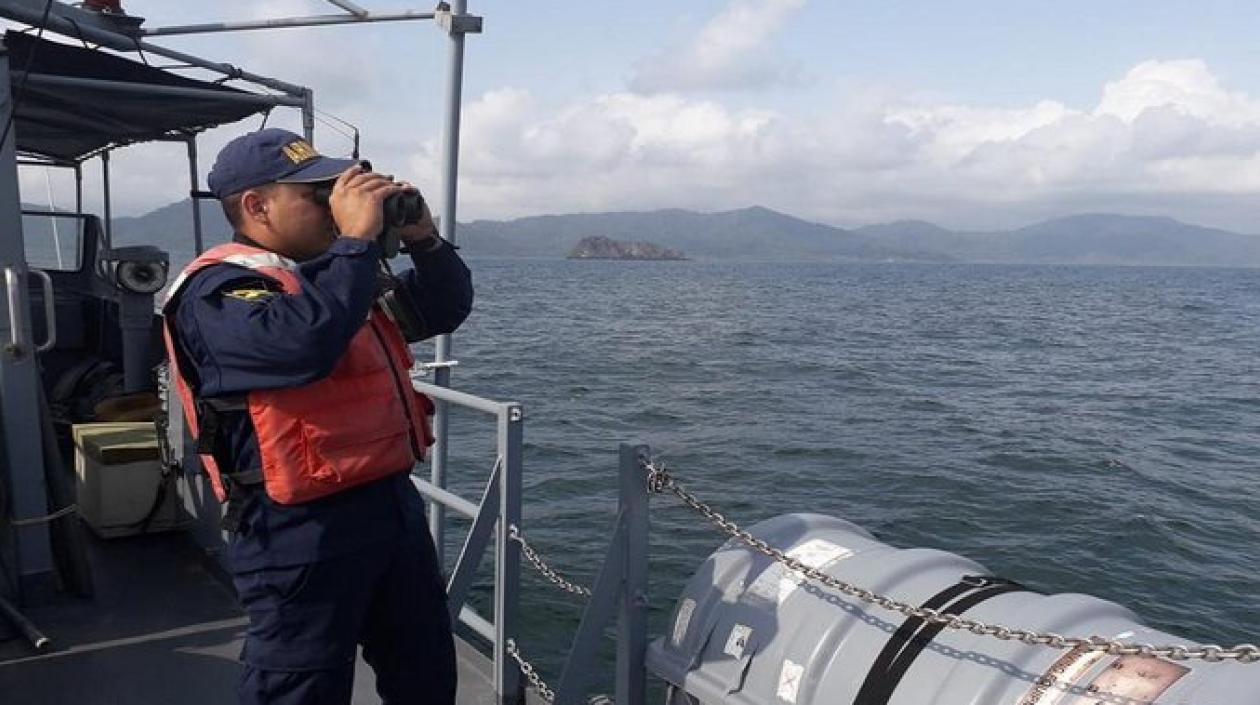 La Armada recibió la alerta del naufragio y de inmediato comenzó la búsqueda de la embarcación.