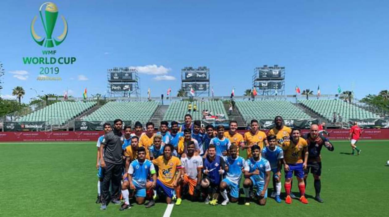 Foto conmemorativa de Colombia e India. 