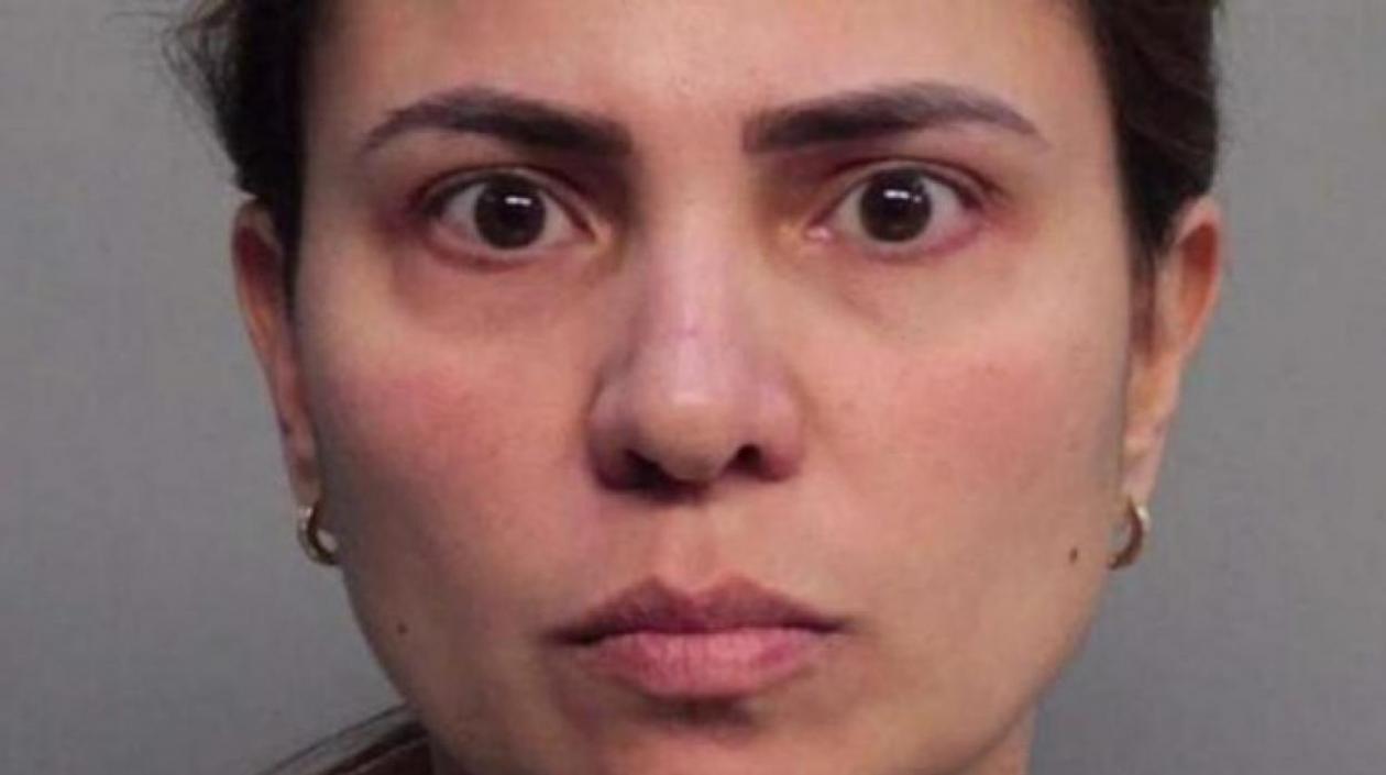 Faride Laura Abuchaibe López.