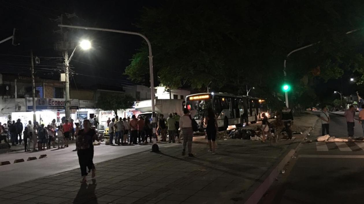 Buses del Sistema se encuentran retenidos por bloqueo de la Troncal Murillo