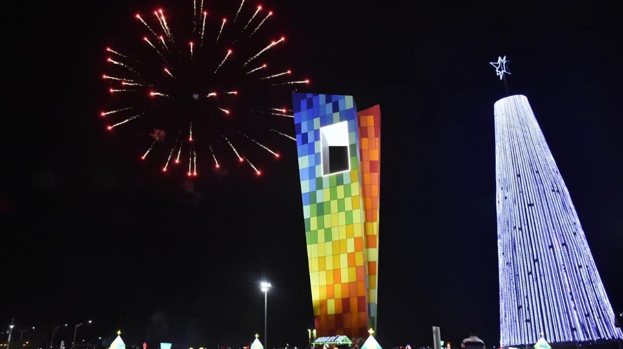 Así lució el árbol de Navidad el año pasado, junto a la Ventana del Mundo.