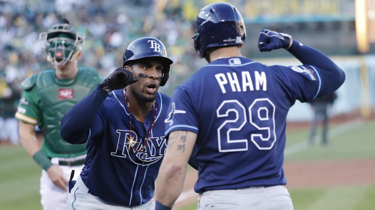 Yandy Díaz celebra su vuelacercas. 