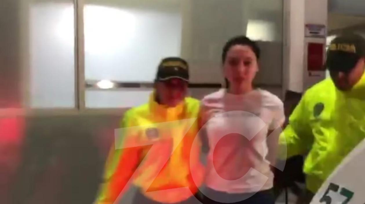 La hija de Aida Merlano conducida esposada a Bogotá.