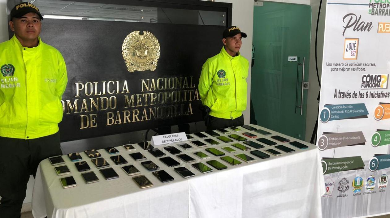 Los celulares recuperados por la Policía.