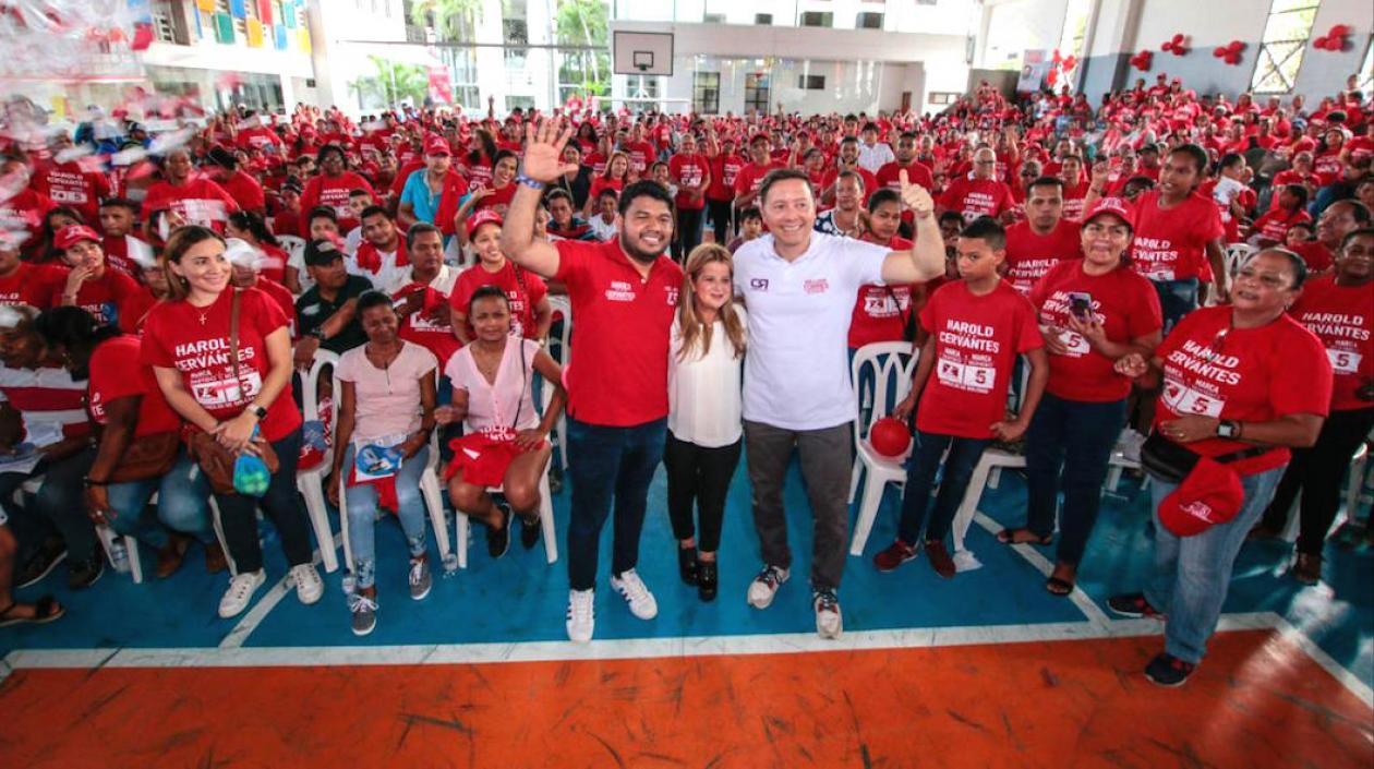 La candidata a la Gobernación, Elsa Noguera, con el aspirante a la Alcaldía de Soledad, William Torres.