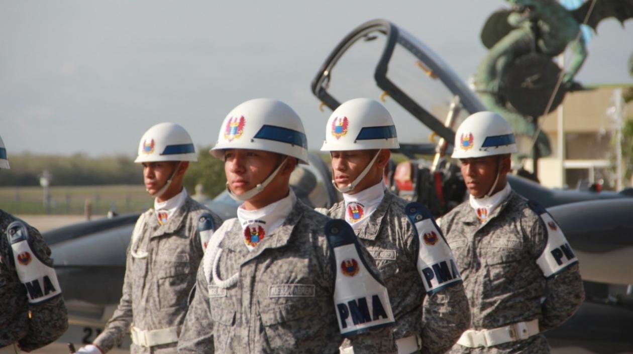 Pueden inscribirse jóvenes bachilleres y no bachilleres.