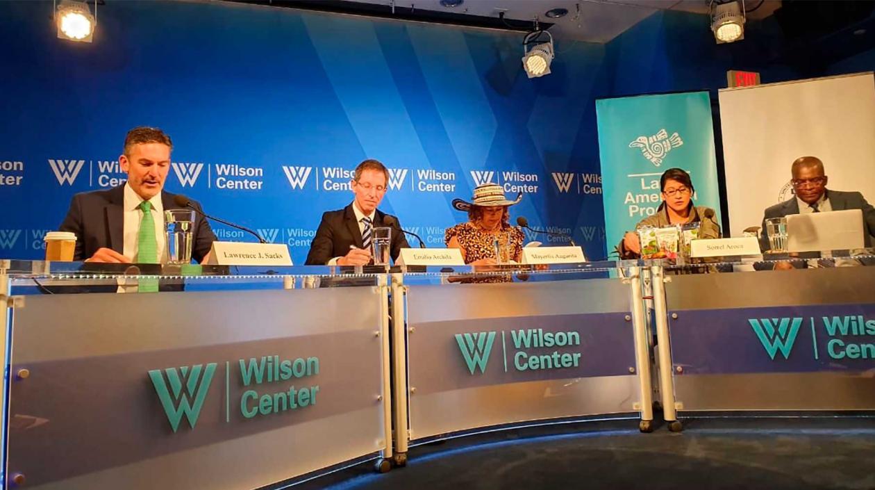 Miembros de la ONU y el consejero Emilio Archila.