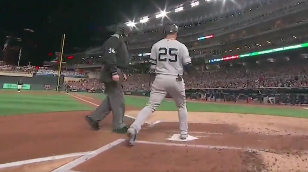 Gleyber Torres pisa el plato para anotar en jonrón solitario abriendo la pizarra.