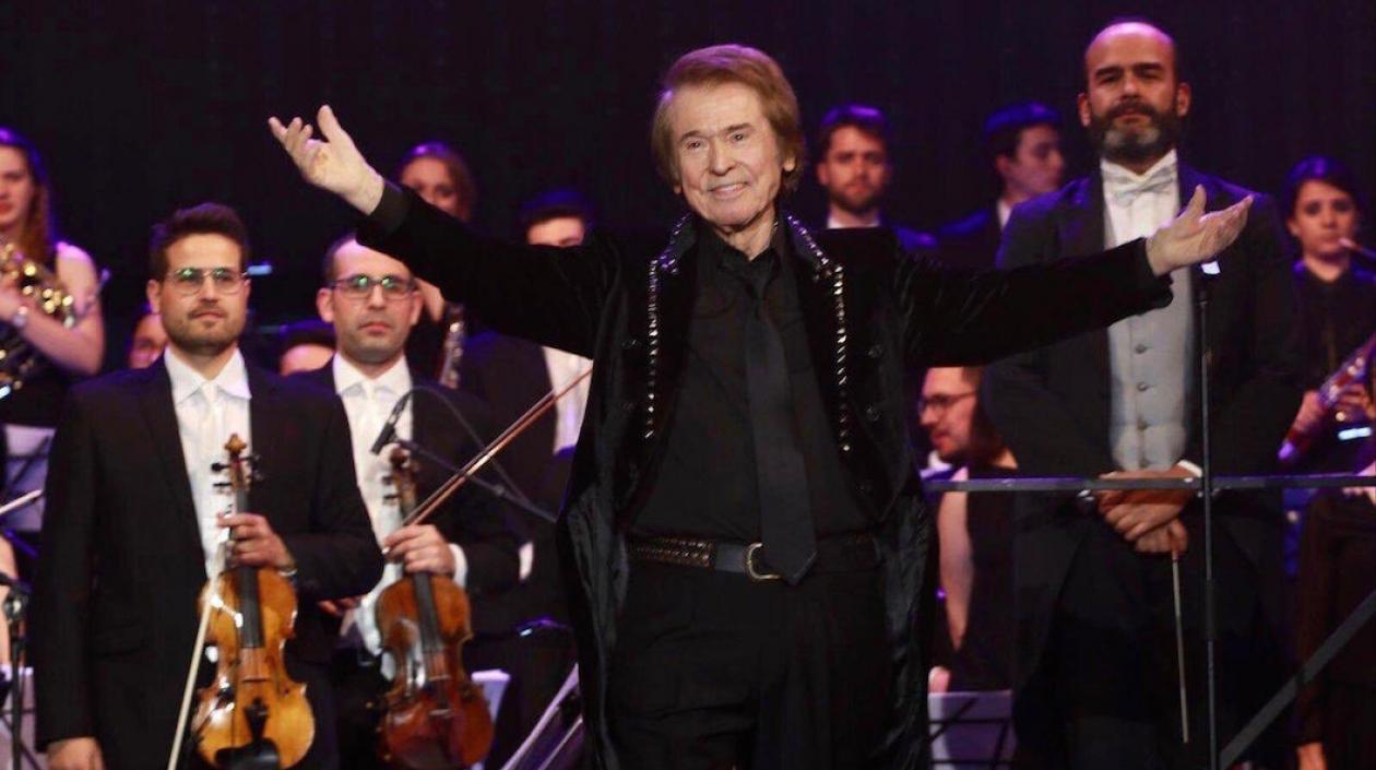 El cantante Raphael.