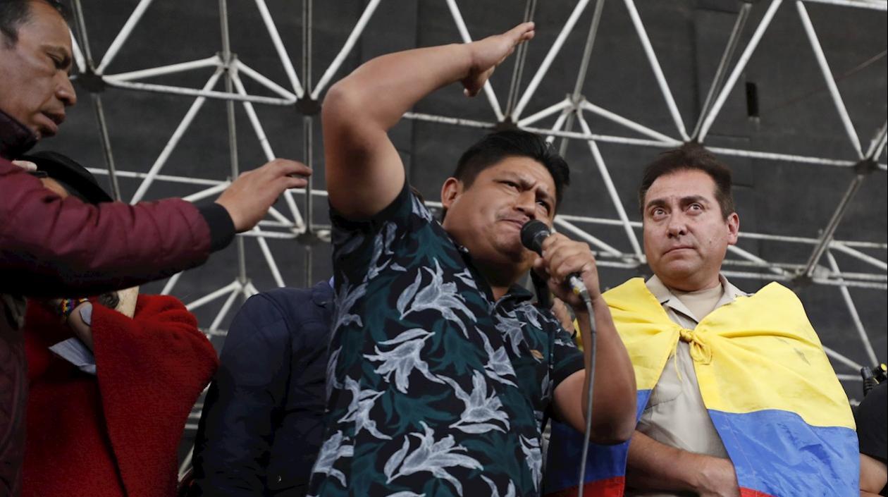  Jaime Vargas (c), presidente de la Confederación de Nacionalidades Indígenas de Ecuador (Conaie).