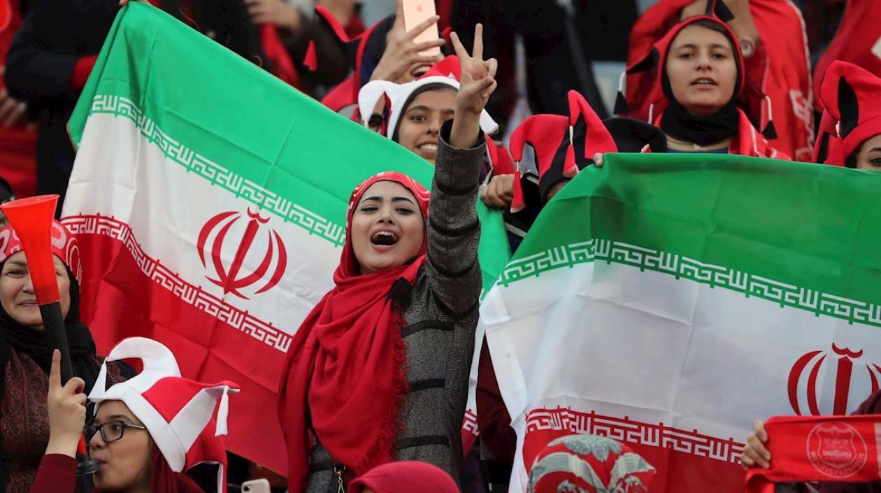 Mujeres en los estadios.