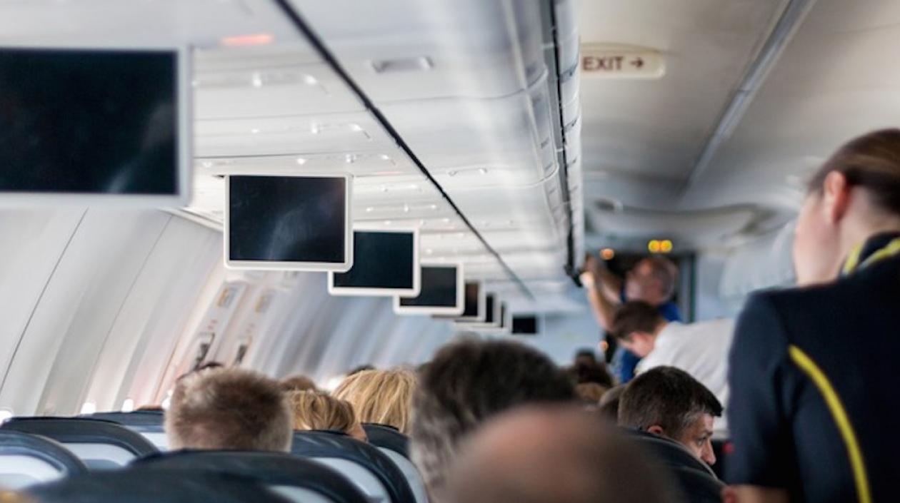 La empresa argumentó que el uso del maquillaje era una "recomendación". 