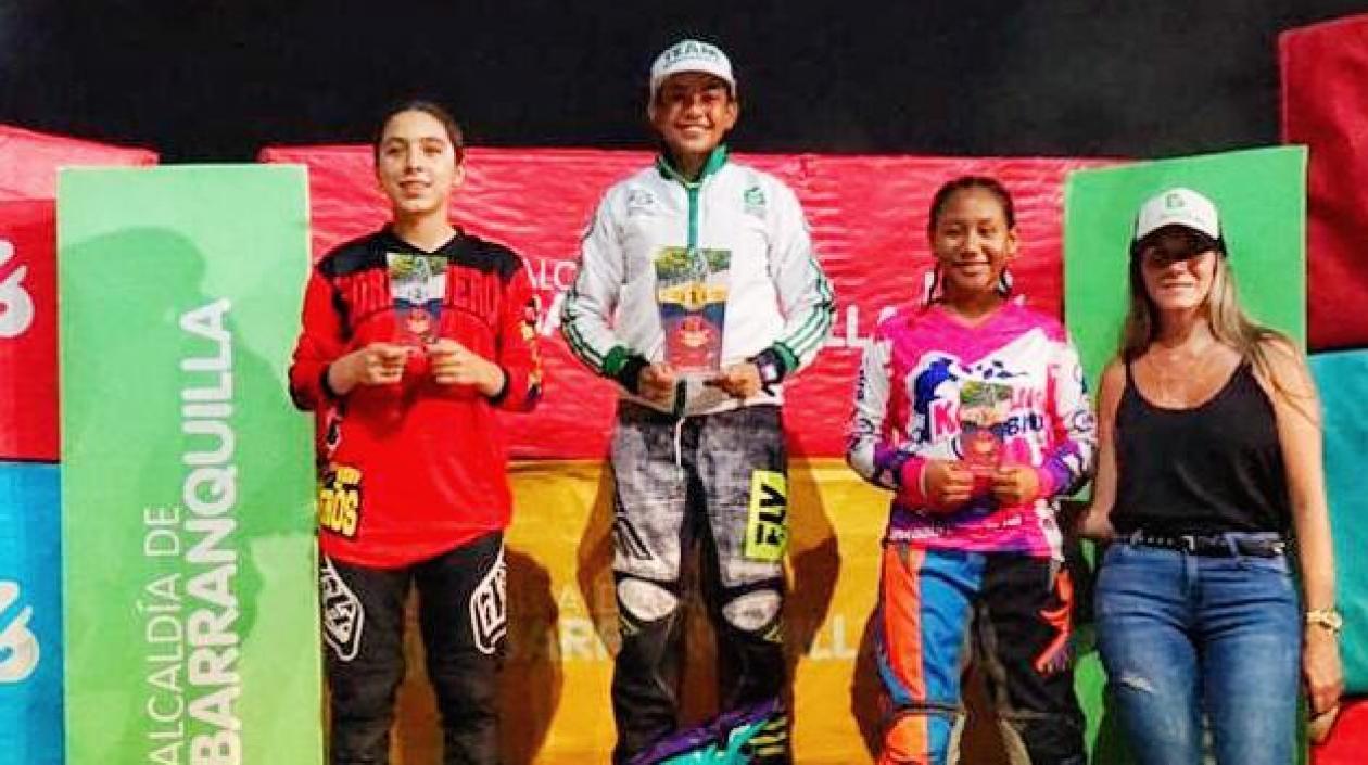 Sofía Arrieta (centro).