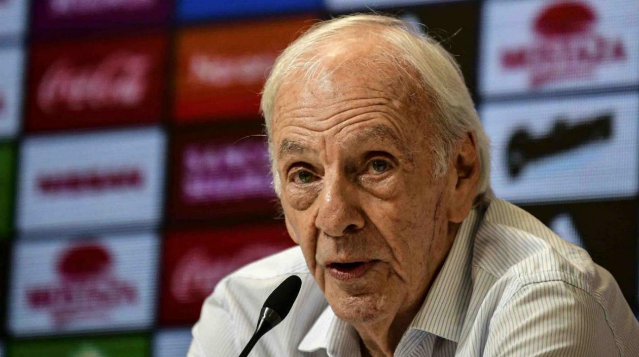 César Luis Menotti, técnico argentino. 