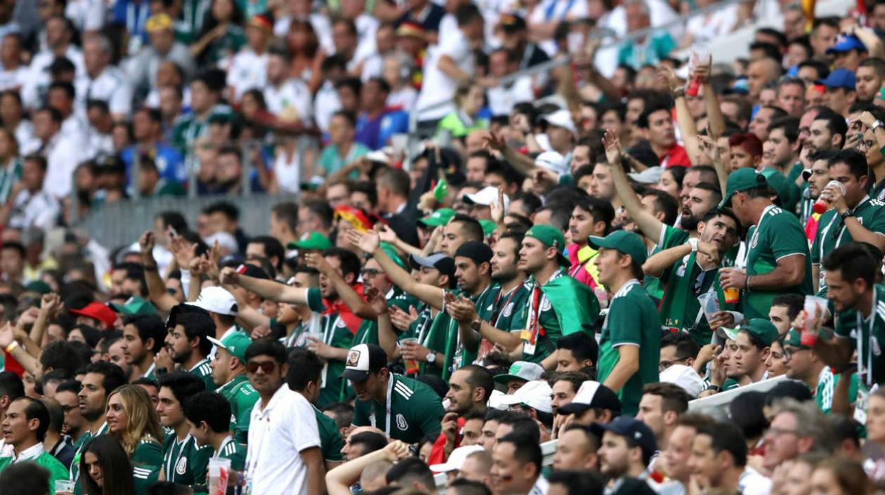 Hinchas de la Selección México, en las gradas. 