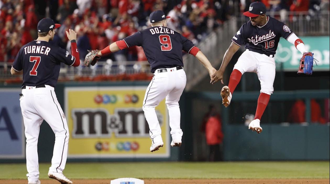 Celebración de los peloteros de Los Nacionales.