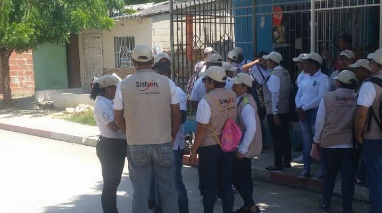 Grupo de encuestadores, víctimas de ladrones en el barrio El Bosque.