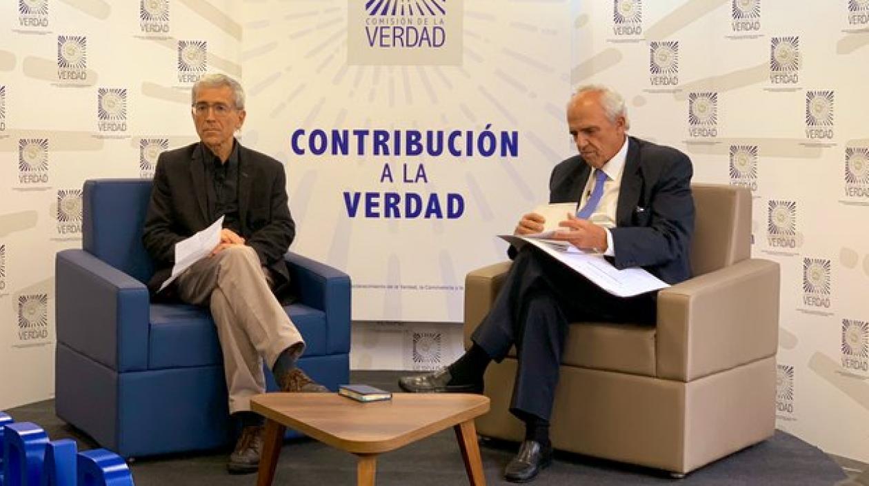 Ernesto Samper, expresidente de Colombia, y el padre Francisco de Roux.