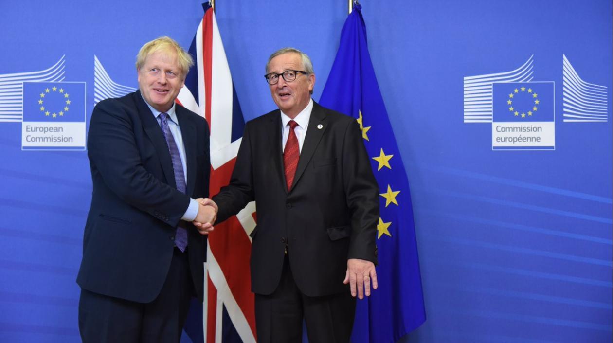 El primer ministro británico, Boris Johnson, y  el presidente de la Comisión Europea, Jean-Claude Juncker.