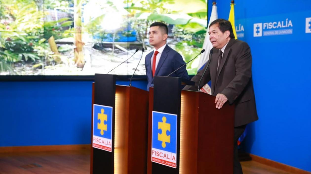 El fiscal General encargado Fabio Espitia Garzón y el ministro de Vivienda, Jonathan Malagón,