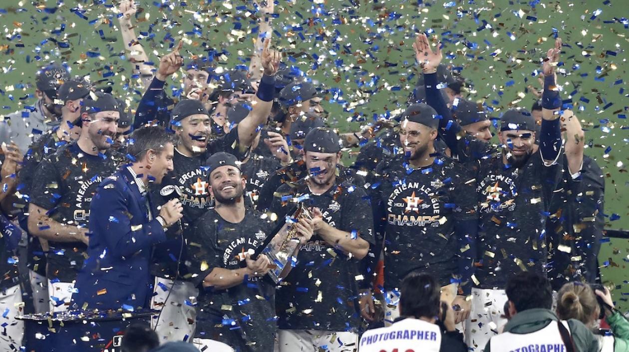 Jugadores de Astros celebrando.