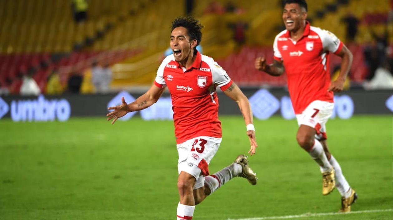 Fabián Sambueza celebrando el segundo gol santafereño.