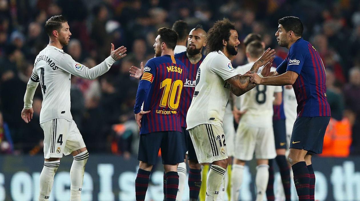 Los dos clubes deben seleccionar una fecha para el partido. 