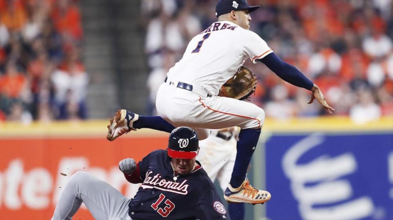 Acción del primer juego de la Serie Mundial 2019.