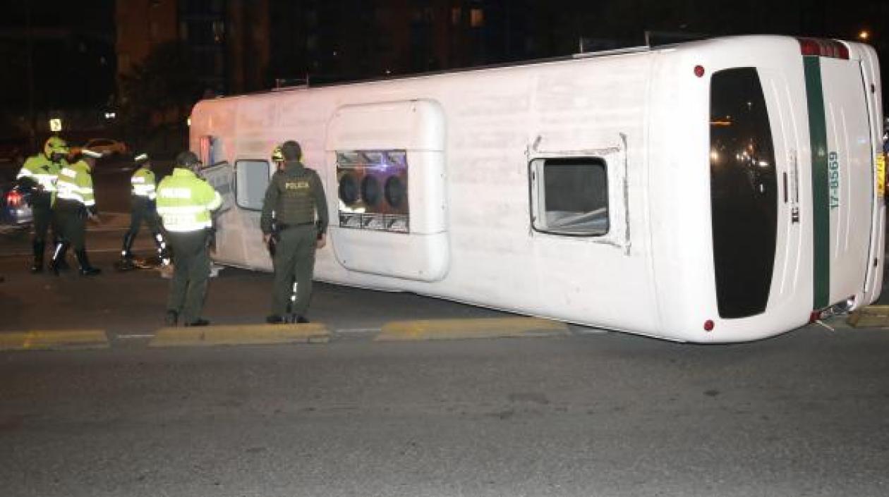 Así quedó el bus de la Policía.