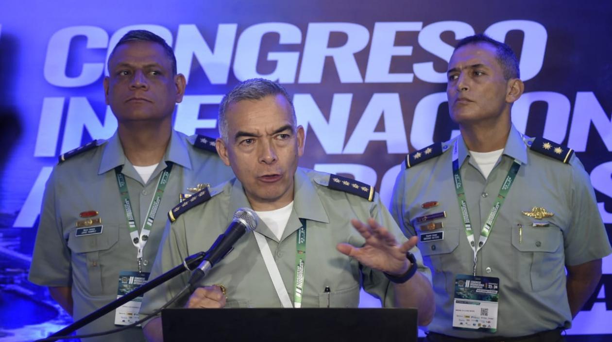 El Director de la Policía Nacional, general Óscar Atehortúa.